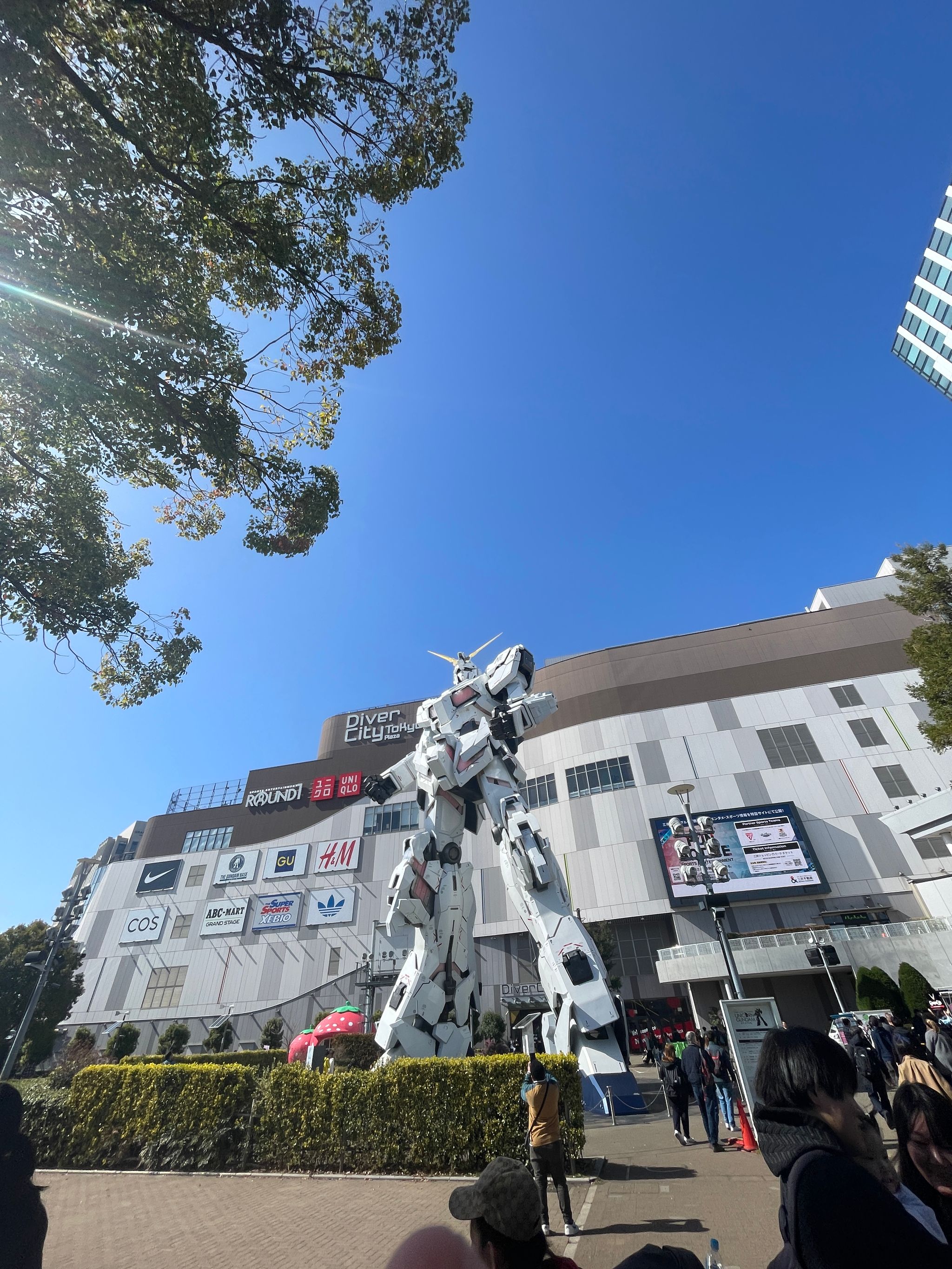 Giant Robot in Tokyo
